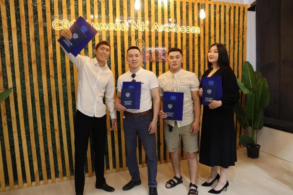 Абитуриент-2024: выпускники ИФКиС с дипломом получают удостоверение инструктора спортивного туризма 